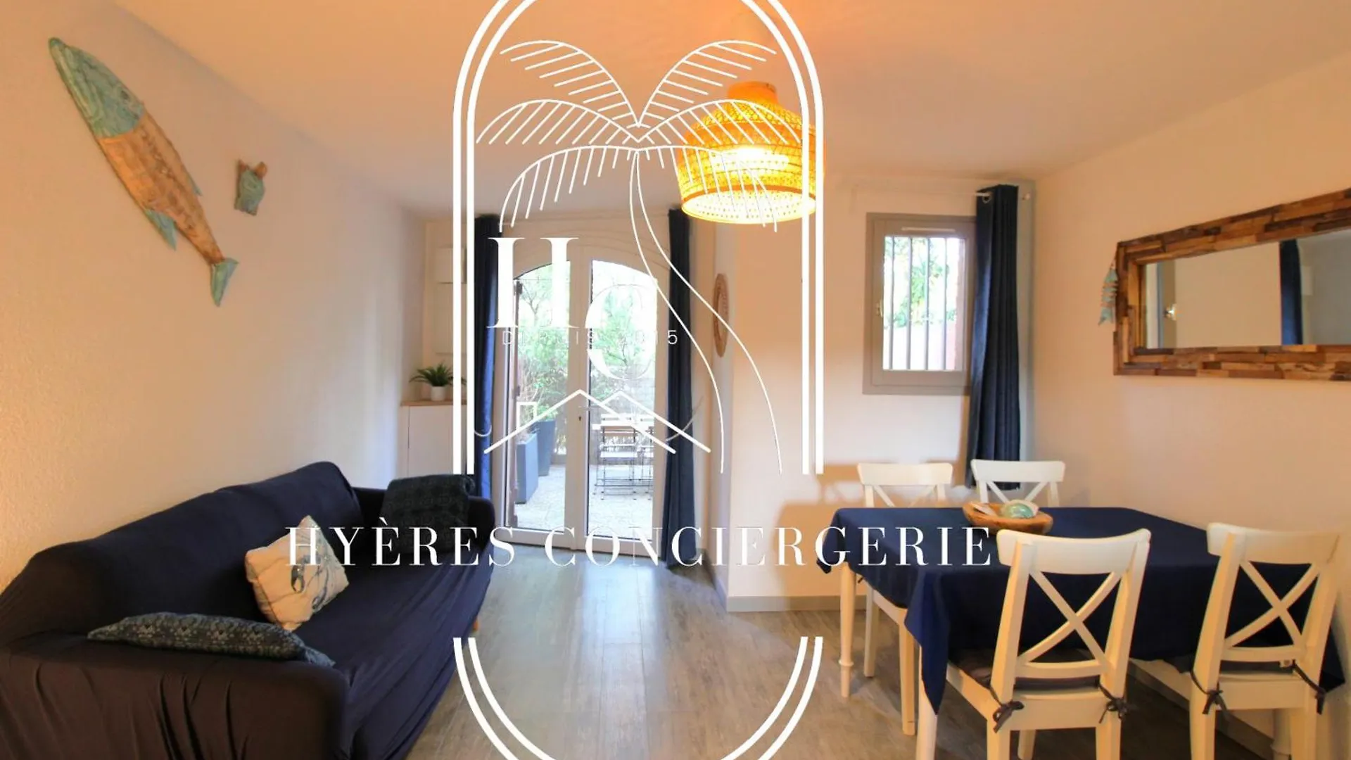 Appartement Triplex Le Port d'Hyères-400m-CLIM/WIFI/PARKING 0*,  France